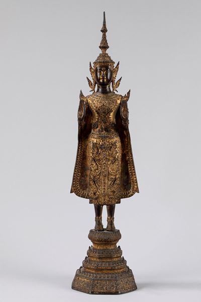 Scultura in bronzo dorato raffigurante Buddha, Thailandia, periodo Rattanakosin, XIX secolo