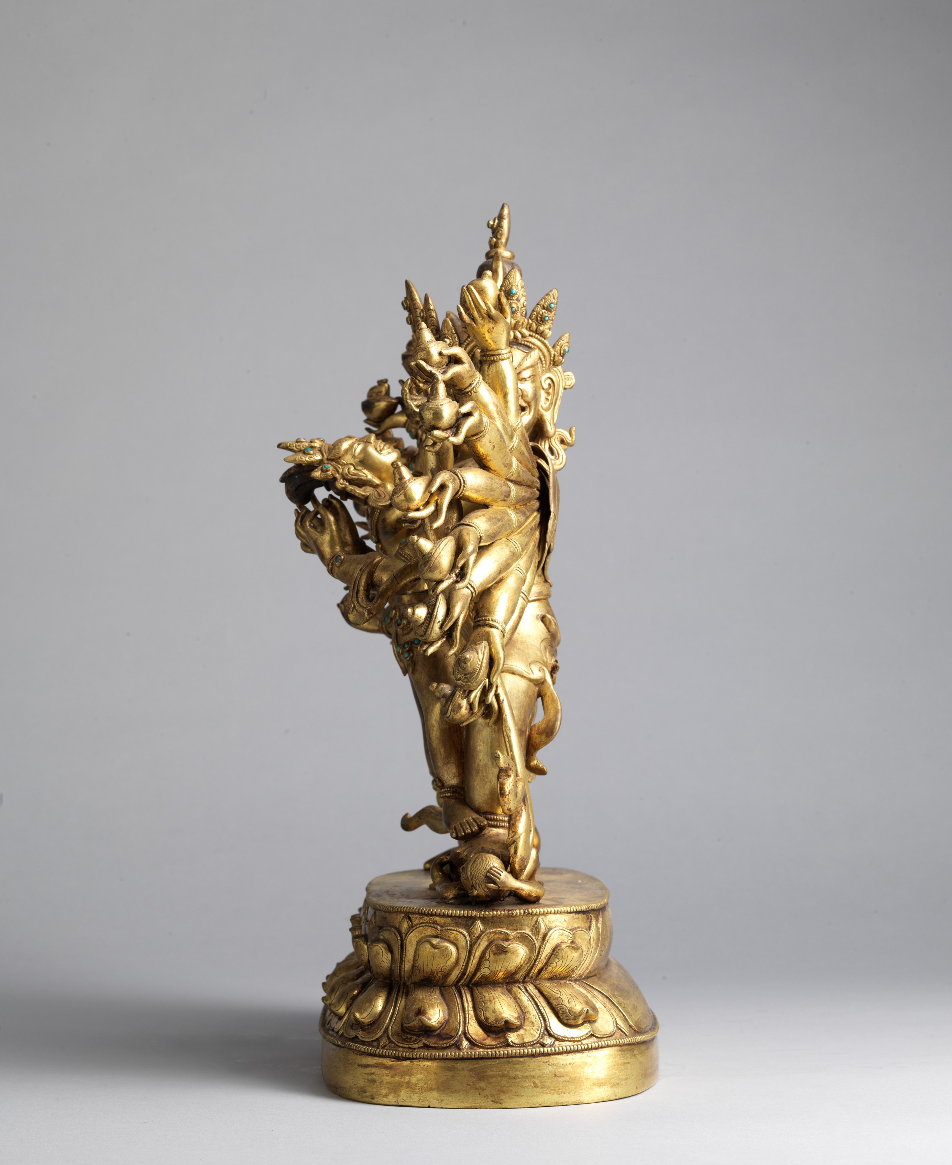 Scultura in bronzo dorato raffigurante Hevajra, Cina, XVIII-XIX secolo, altezza 39 cm