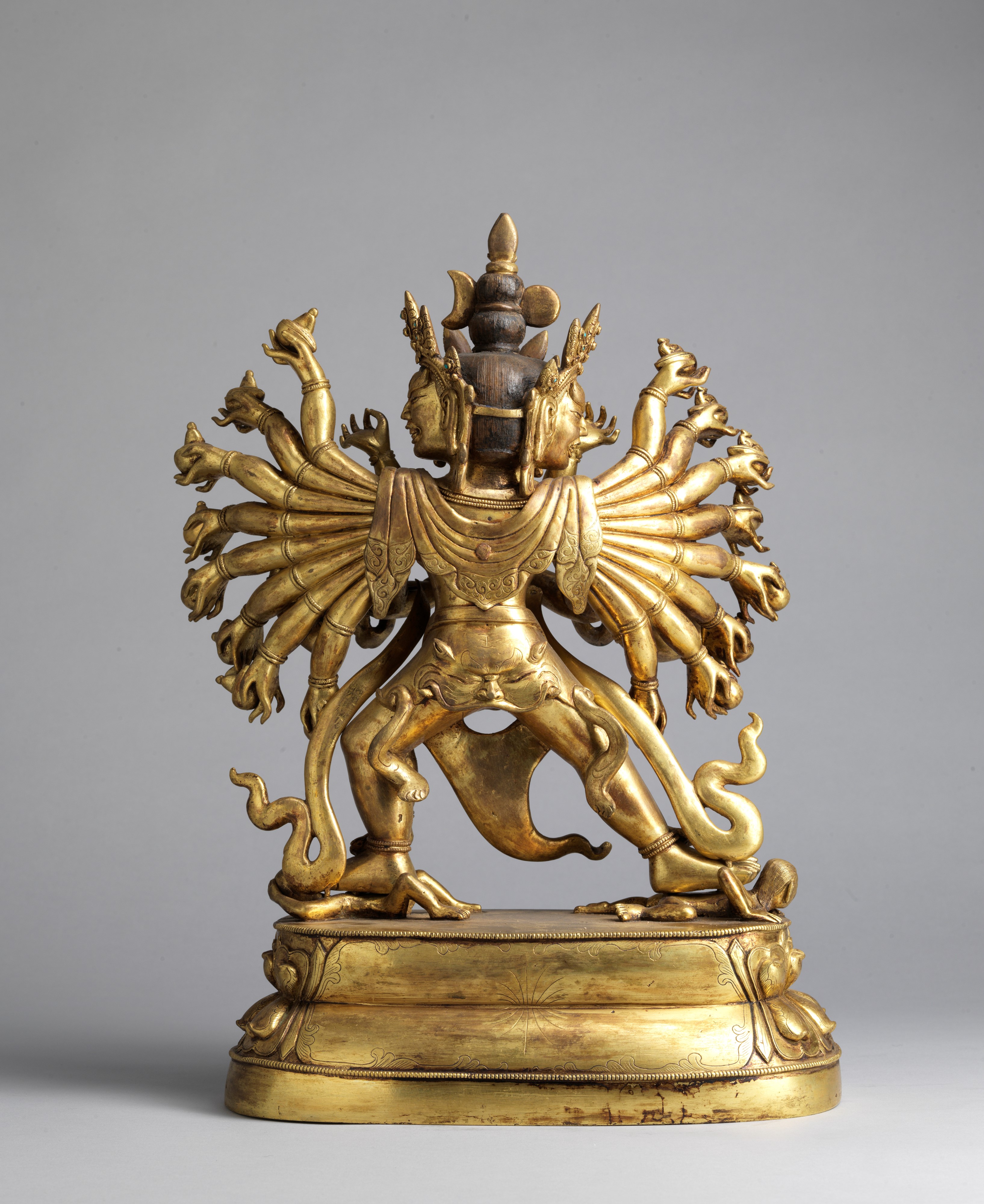 Scultura in bronzo dorato raffigurante Hevajra, Cina, XVIII-XIX secolo, altezza 39 cm
