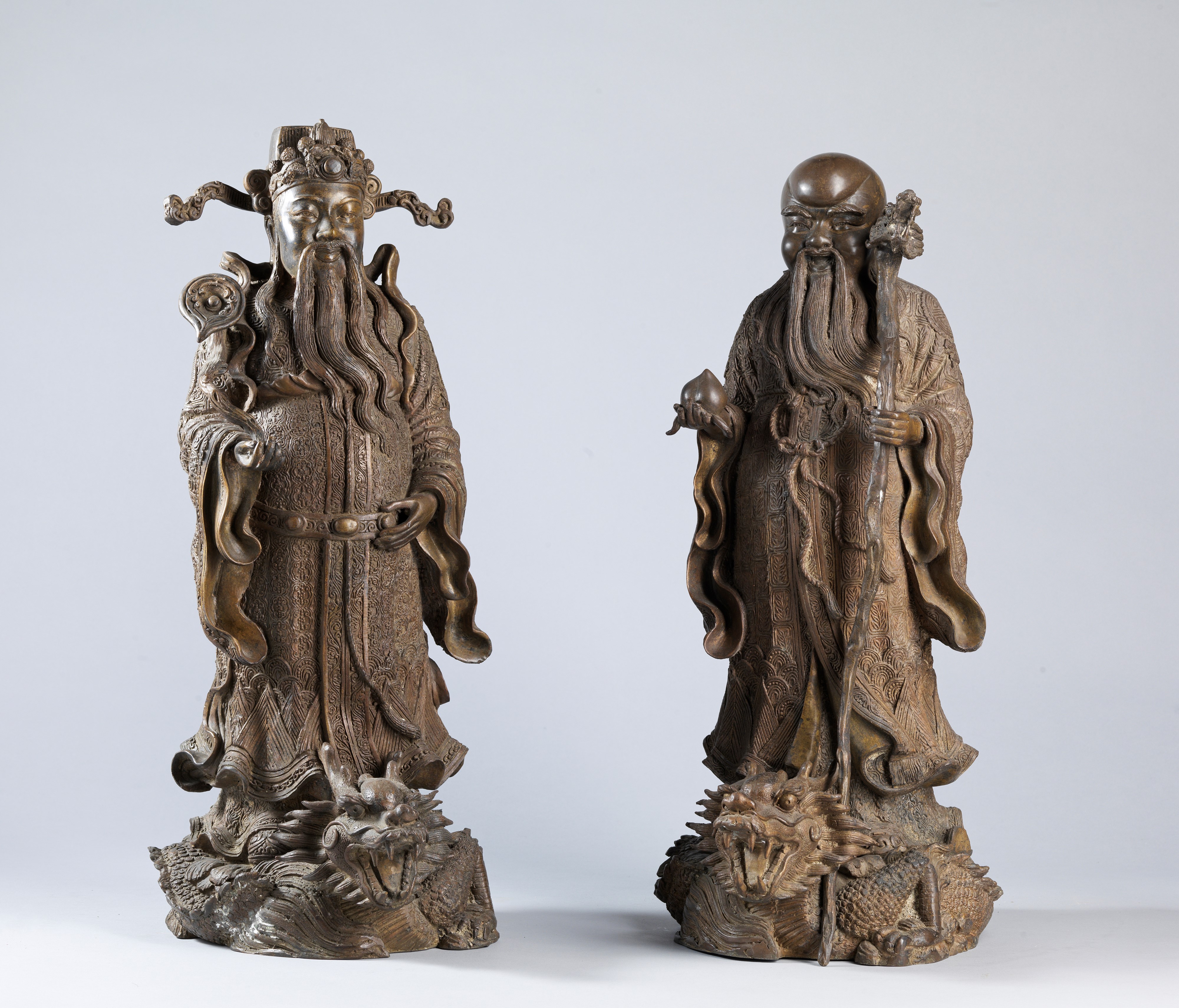 Coppia di Sculture in Bronzo Raffiguranti Shoulao. Cina, Fine Dinastia Qing/periodo della Repubbl...
