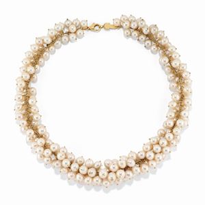 A 18k yellow gold and cultured pearl necklace