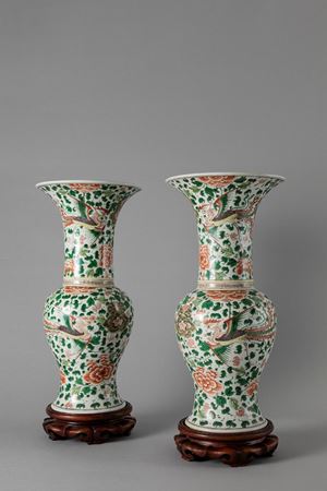 A pair of porcelain "Yen Yen" vases. China, Kangxi period (1662-1722).