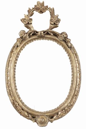  - Oval frame in carved and gilded wood, with gable on the top