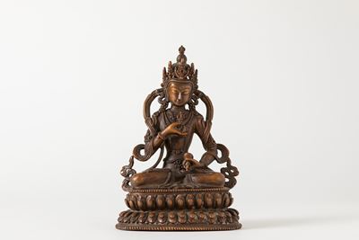 Scultura in Bronzo a Patina Scura Raffigurante Buddha. Tibet, Secolo XIX/XX