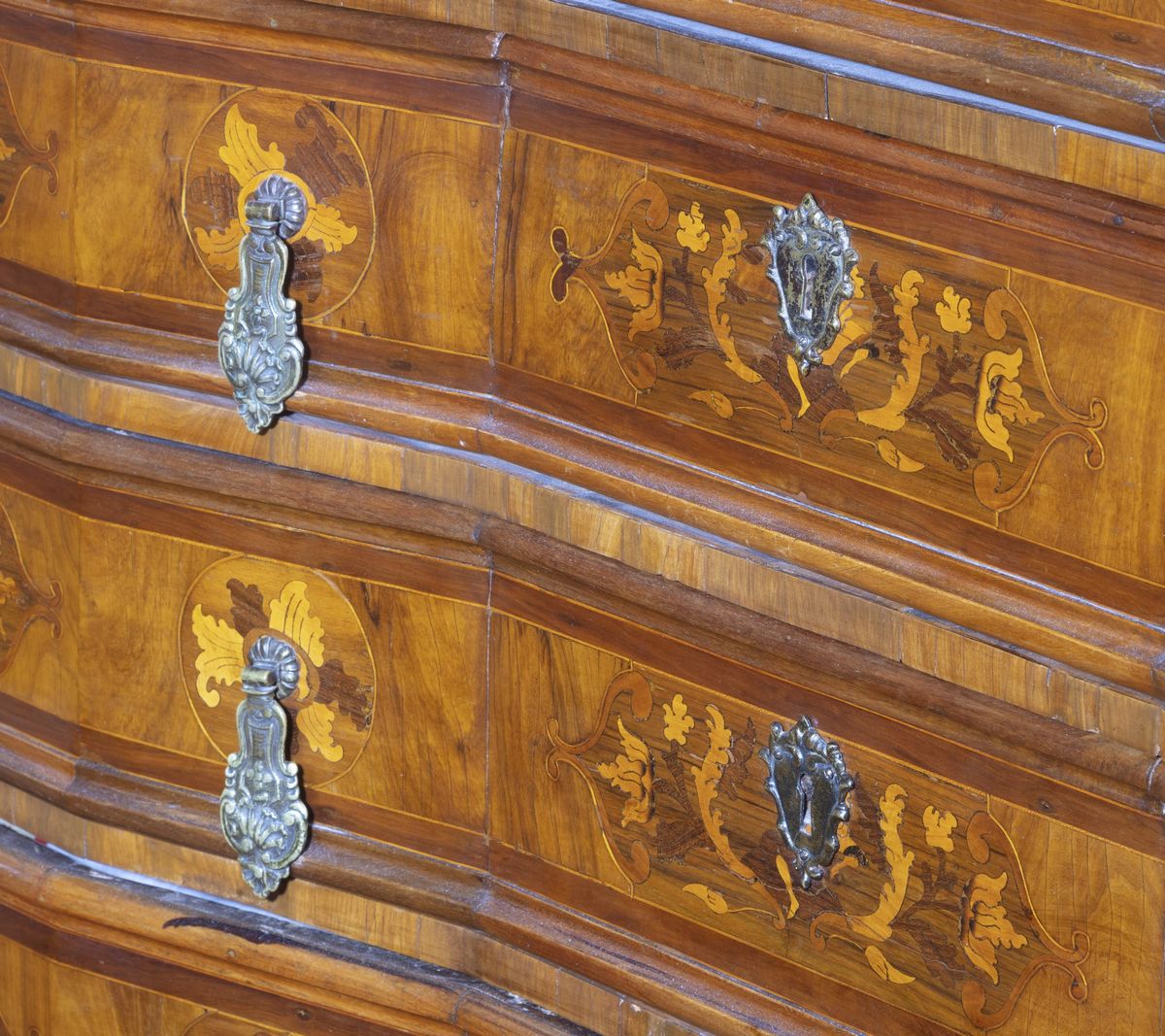 Cassettone Luigi XIV, Lombardia Inizi Secolo XVIII