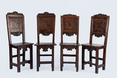 Due Coppie di Antiche Sedie in Legno