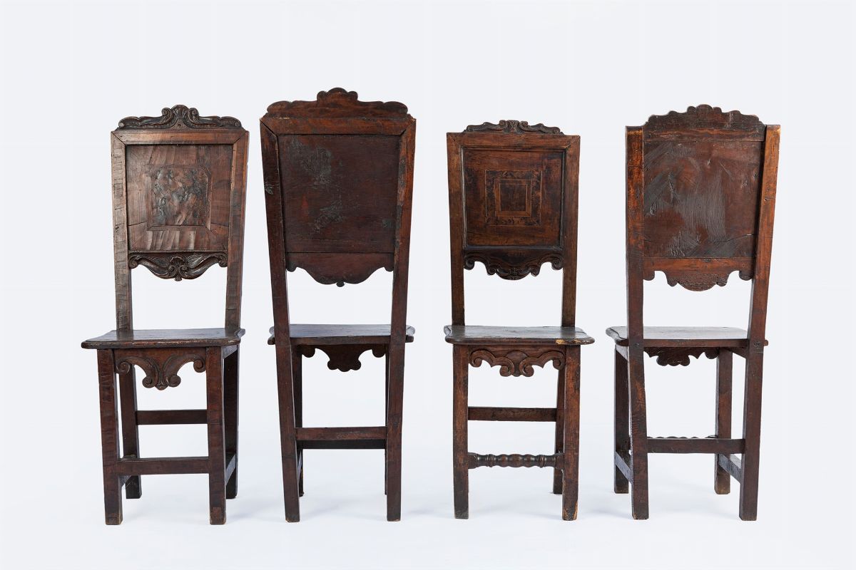 Due Coppie di Antiche Sedie in Legno
