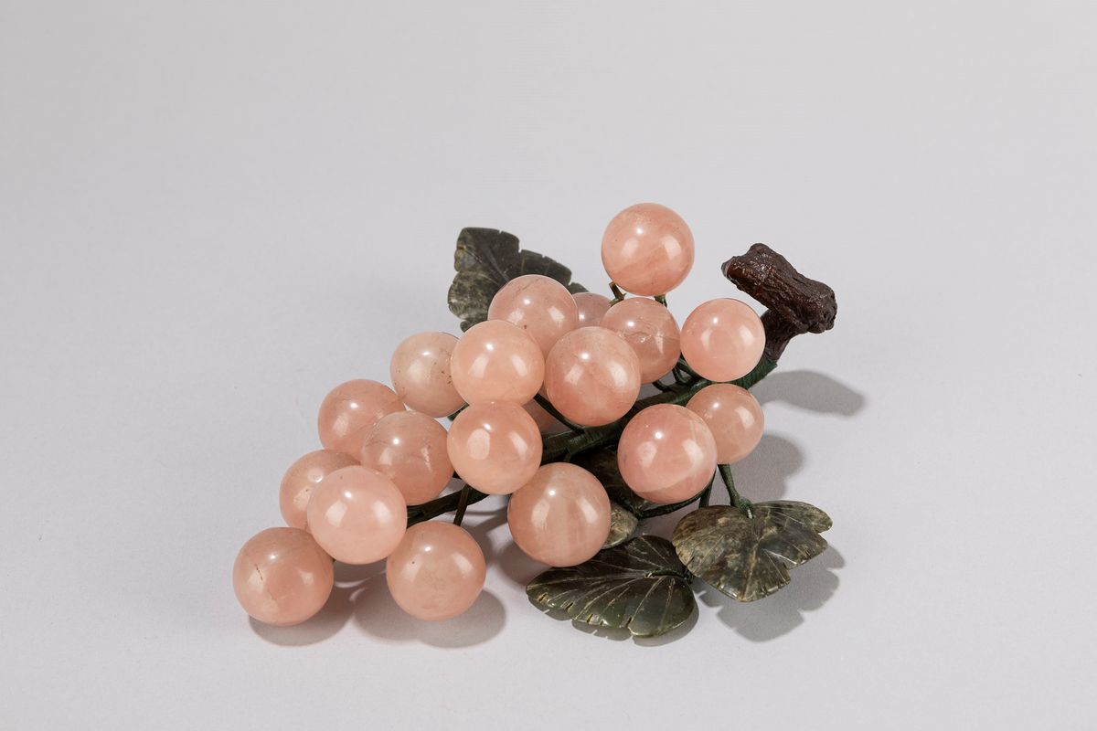 Dodici Oggetti in Pietra Dura Raffiguranti Frutti e Piante, Cina Secolo XX