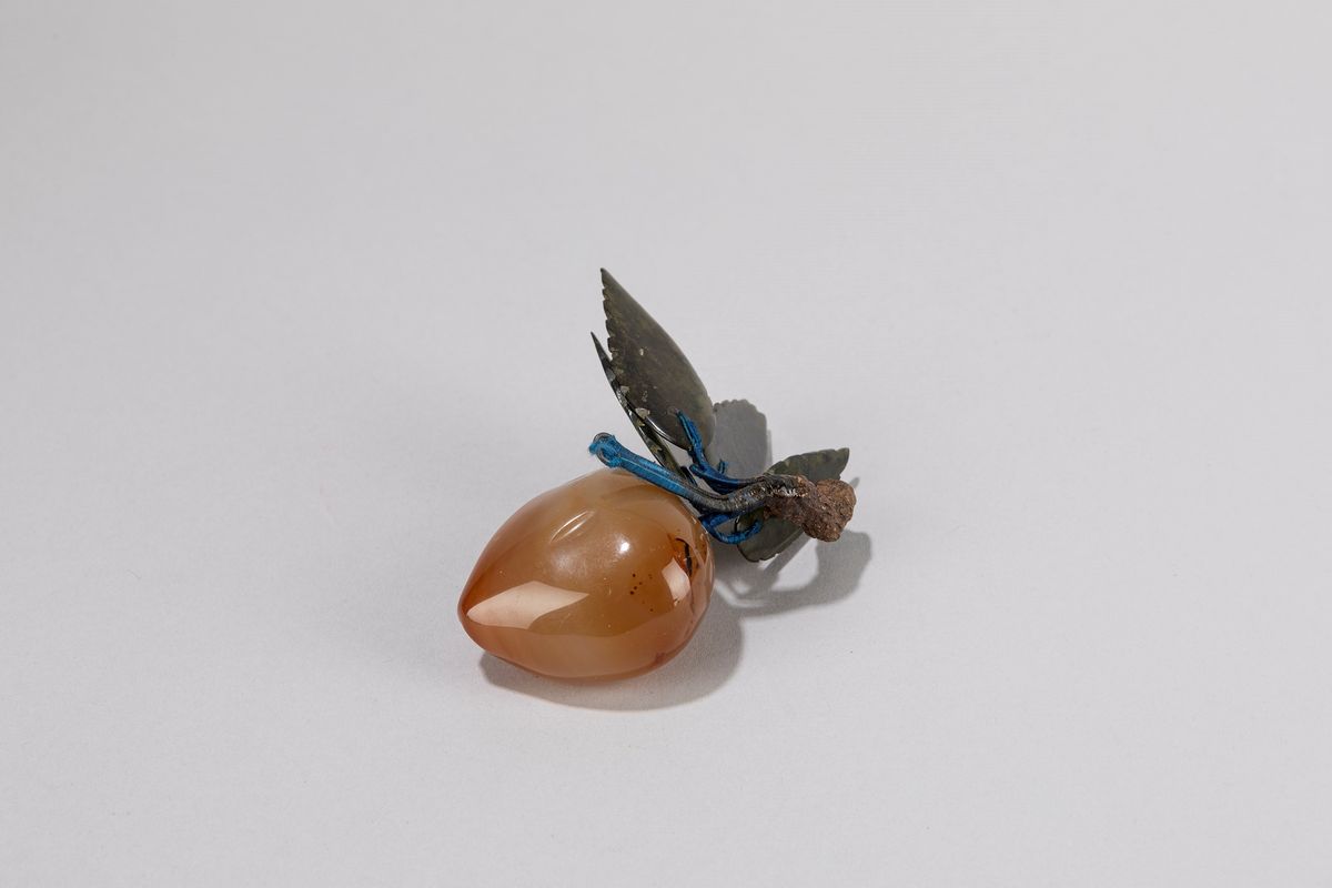 Dodici Oggetti in Pietra Dura Raffiguranti Frutti e Piante, Cina Secolo XX