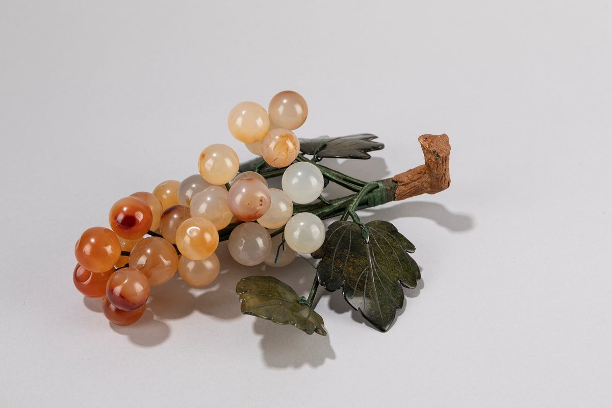 Dodici Oggetti in Pietra Dura Raffiguranti Frutti e Piante, Cina Secolo XX