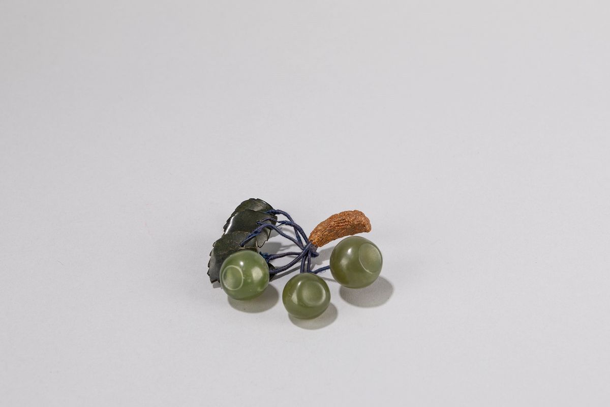 Dodici Oggetti in Pietra Dura Raffiguranti Frutti e Piante, Cina Secolo XX