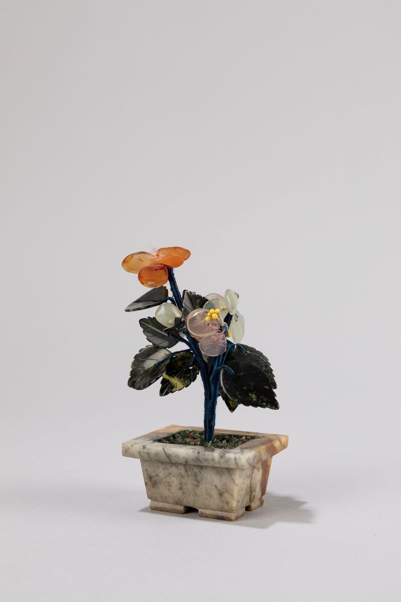 Dodici Oggetti in Pietra Dura Raffiguranti Frutti e Piante, Cina Secolo XX