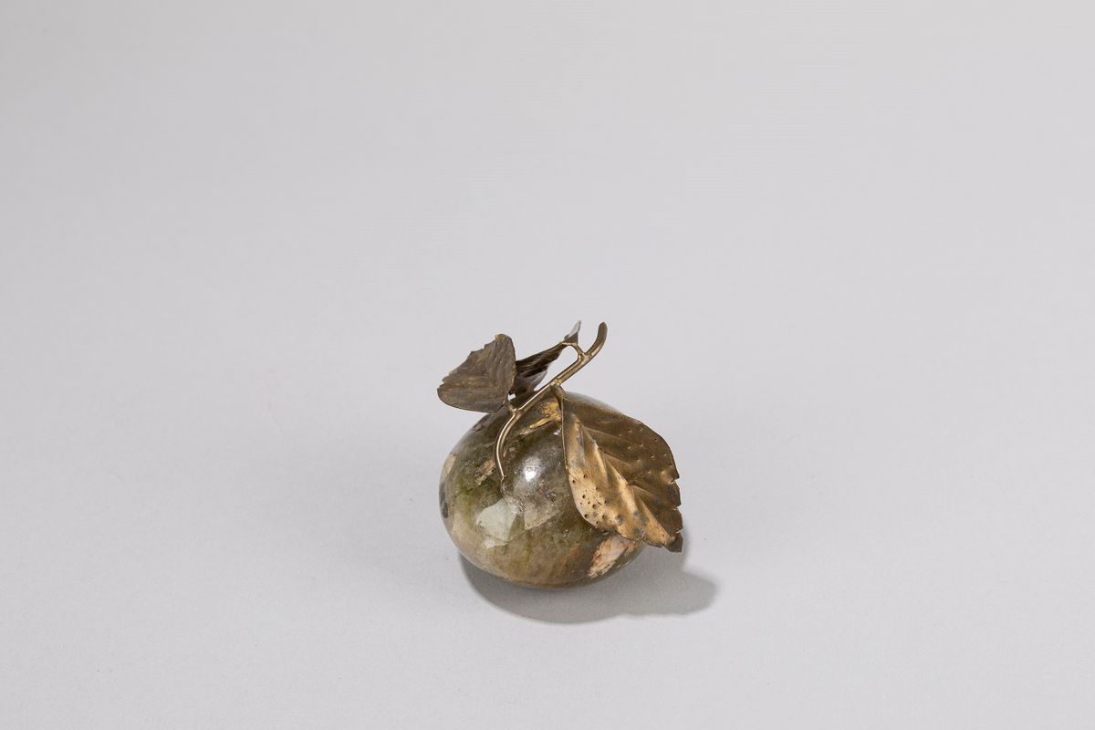 Dodici Oggetti in Pietra Dura Raffiguranti Frutti e Piante, Cina Secolo XX