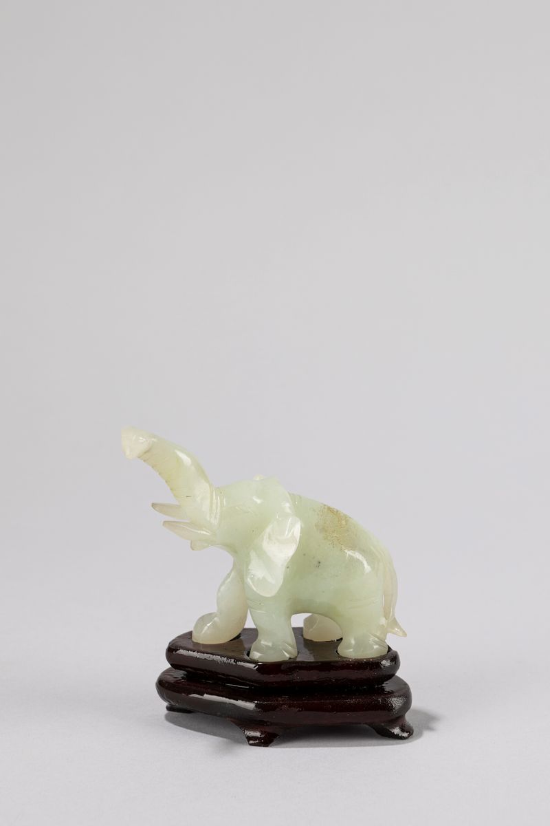 Sette Sculture in Materiali Vari Raffiguranti Animali, Cina Secolo XX