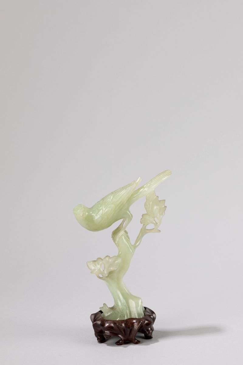 Tre Sculture in Pietra Dura Verde Raffiguranti Volatili, Cina Secolo XX