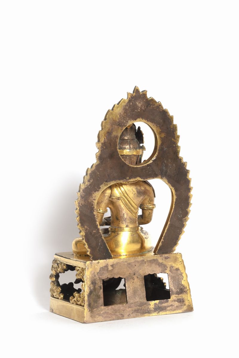 Figura di Amitayus in Bronzo Dorato, Cina Periodo Qianlong Circa 1770