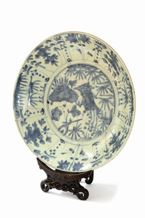 Grande piatto in porcellana bianca e blu Zhangzhou (Swatow), Cina dinastia Ming - Qing