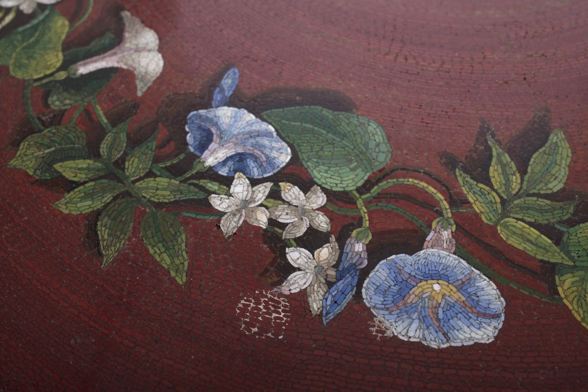 Piano di Tavolo Circolare in Micromosaico con Decoro Floreale, Fine Secolo XIX