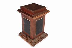 Antica base in legno