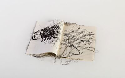 Libro quaderno (carta, fotocopie, ricamo, filo nero)
