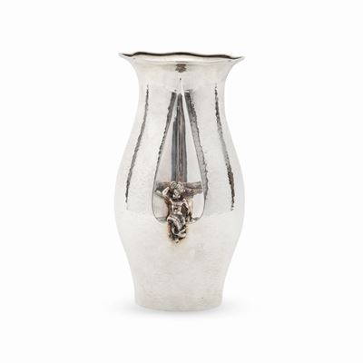 Vaso in argento, Italia, XX secolo, forma ovale con sommità polilobata