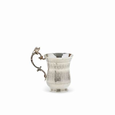 Boccale in argento, Egitto, inizio XX secolo, inciso con manico mosso e presa decorativa