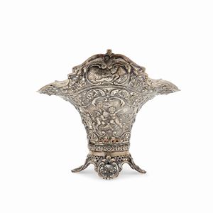  - A silver basket, 20th Century, defects