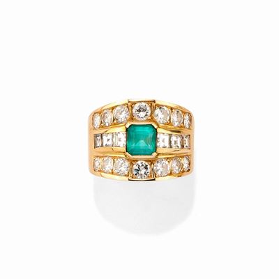 Anello in Oro Giallo 18k, Diamanti e Smeraldo