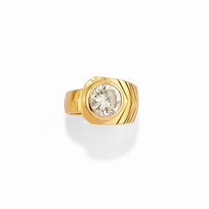  - Anello in oro giallo 18K e diamante