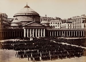Napoli: Chiesa di San Francesco di Paola ; Parata militare a Piedigrotta