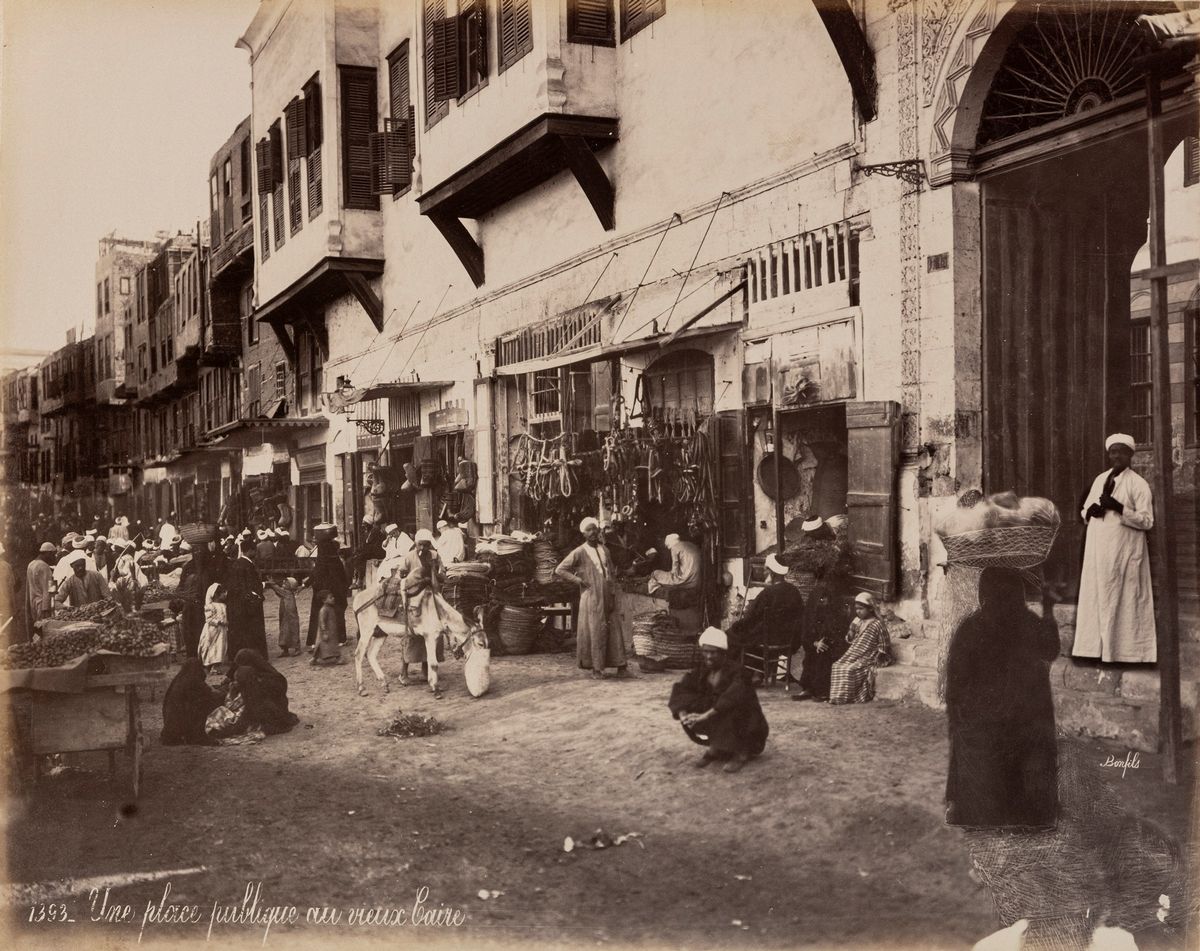 féLIX Bonfils - Une Rue Du Vieux Caire un Jour De Fete ; Une Place Publique Au Vieux Caire