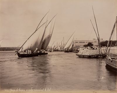 Groupe De Barques À Voiles Remontant le Nil ; Cour Et Colonnade De la Mosquèe El-argharar, Avec È...