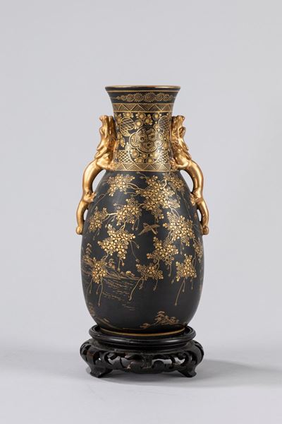 Vaso in ceramica Satsuma, Giappone, periodo Meiji (1868-1921), h cm 22