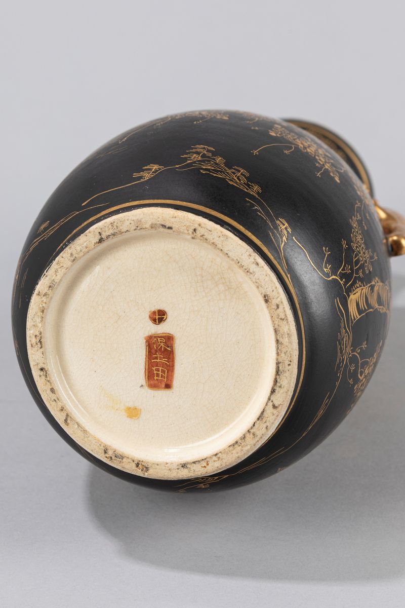 Vaso in ceramica Satsuma, Giappone, periodo Meiji (1868-1921), h cm 22