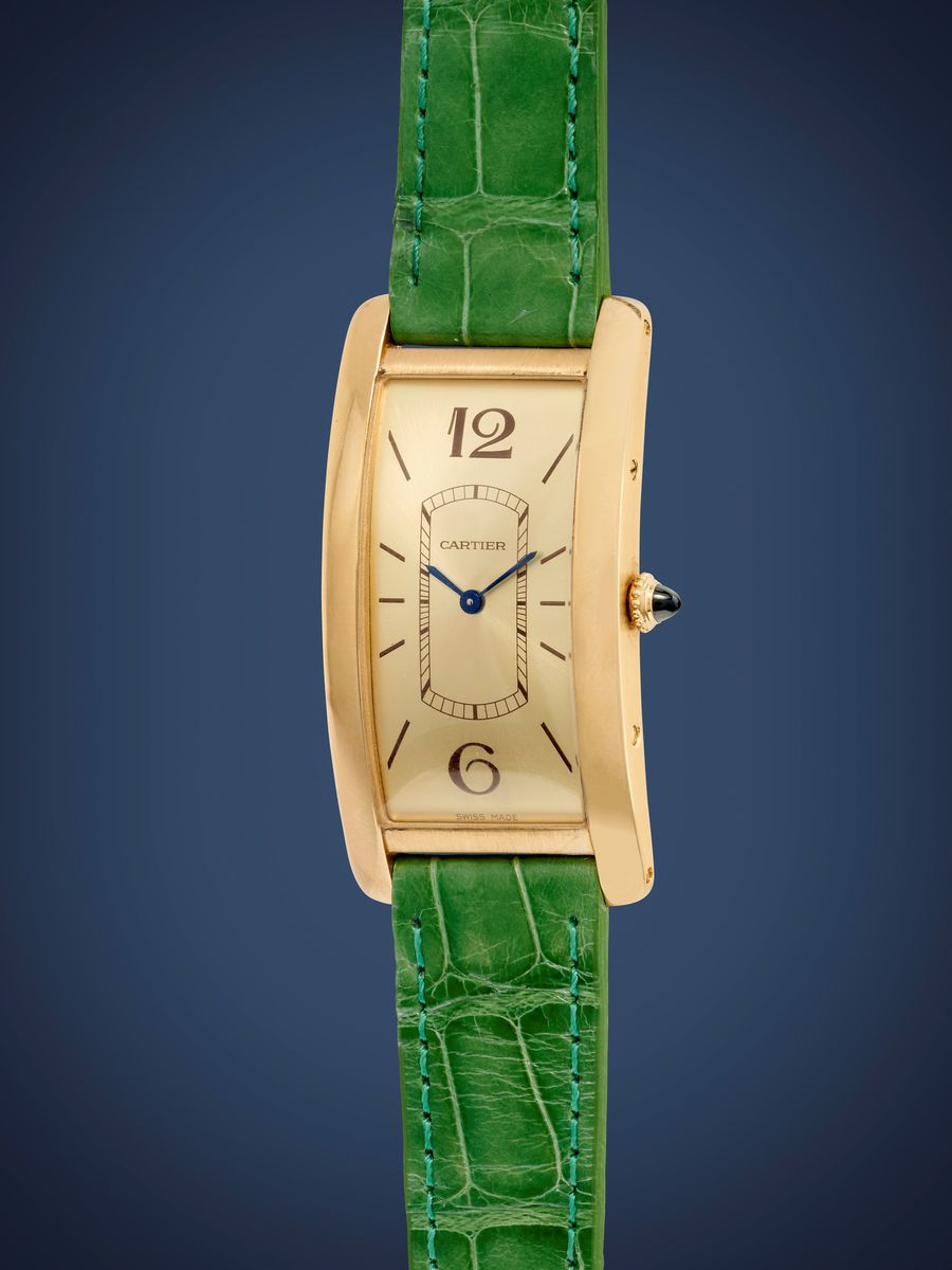 Tank Cintrée 4123, orologio in oro giallo 18K con quadrante champagne e cinturini Cartier