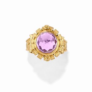  - Anello in oro giallo 18k e ametista