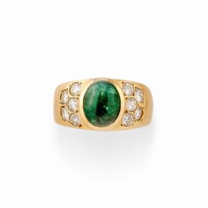  - Anello in oro giallo 18k, smeraldo e diamanti