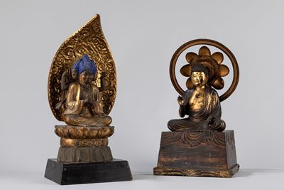 Giappone, Due sculture in legno intagliato, dorato e laccato raffiguranti divinità, secolo XIX