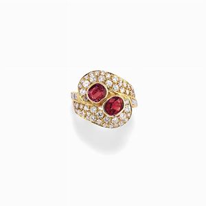  - Anello in oro 18k, rubini e diamanti