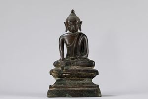 Scultura in bronzo raffigurante Buddha assiso. Sud Est Asia, secolo XIX
