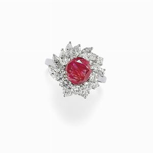  - Anello in oro bianco 18k, rubino e diamanti