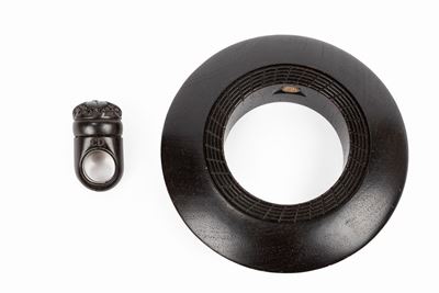 Bracciale rigido e anello in ebano