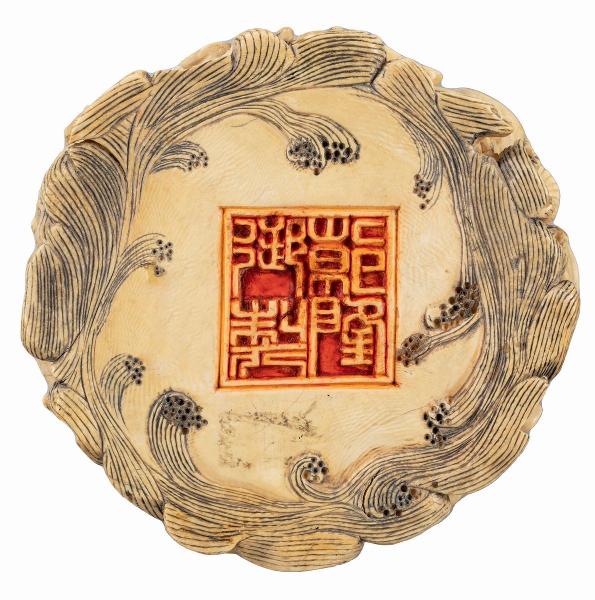 Guanyu, Grande scultura in avorio con base a fiore di loto, Cina, XIX secolo