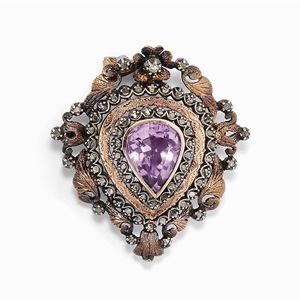 Pendente-spilla in oro bassa caratura, argento, pietra viola e diamanti