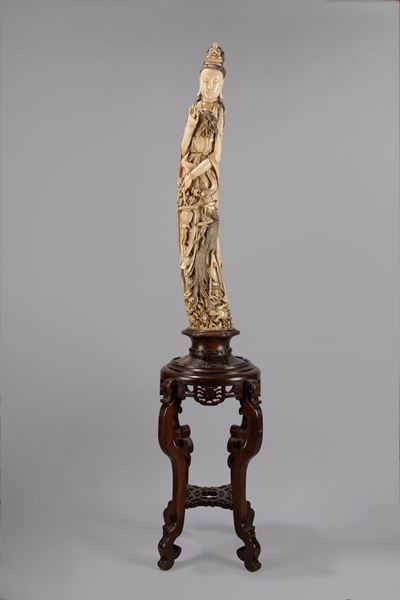 Scultura in avorio raffigurante Guanyin, Cina, inizio secolo XX