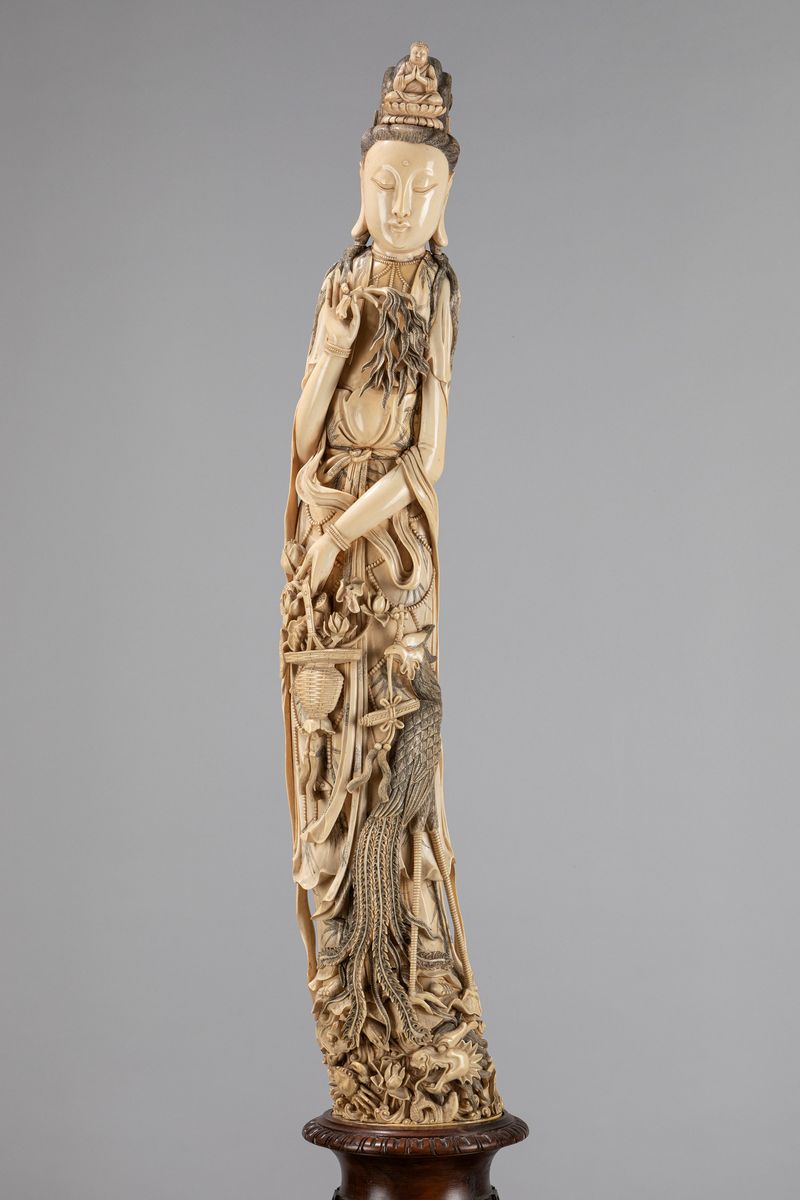 Scultura in avorio raffigurante Guanyin, Cina, inizio secolo XX