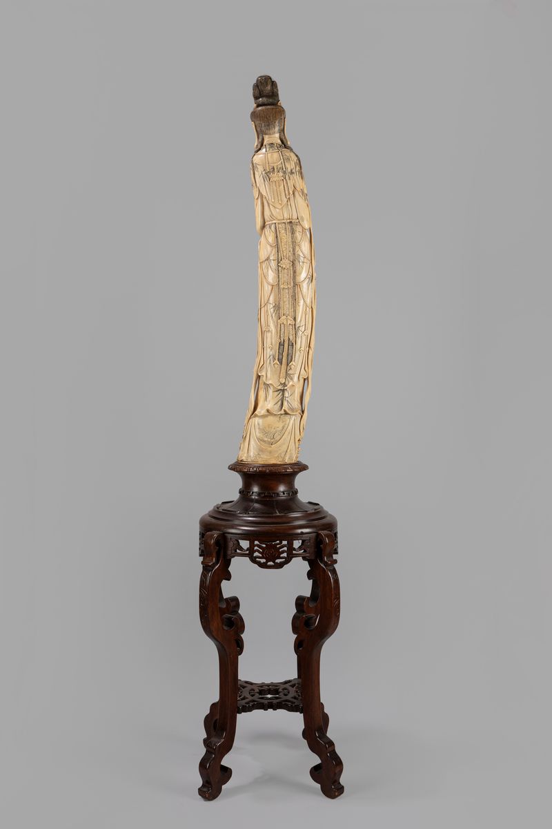 Scultura in avorio raffigurante Guanyin, Cina, inizio secolo XX
