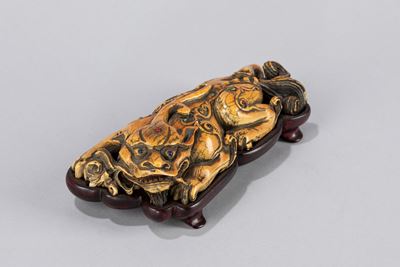 Qilin in avorio, Cina, fine dinastia Qing, intagliato e decorato con paste vitree