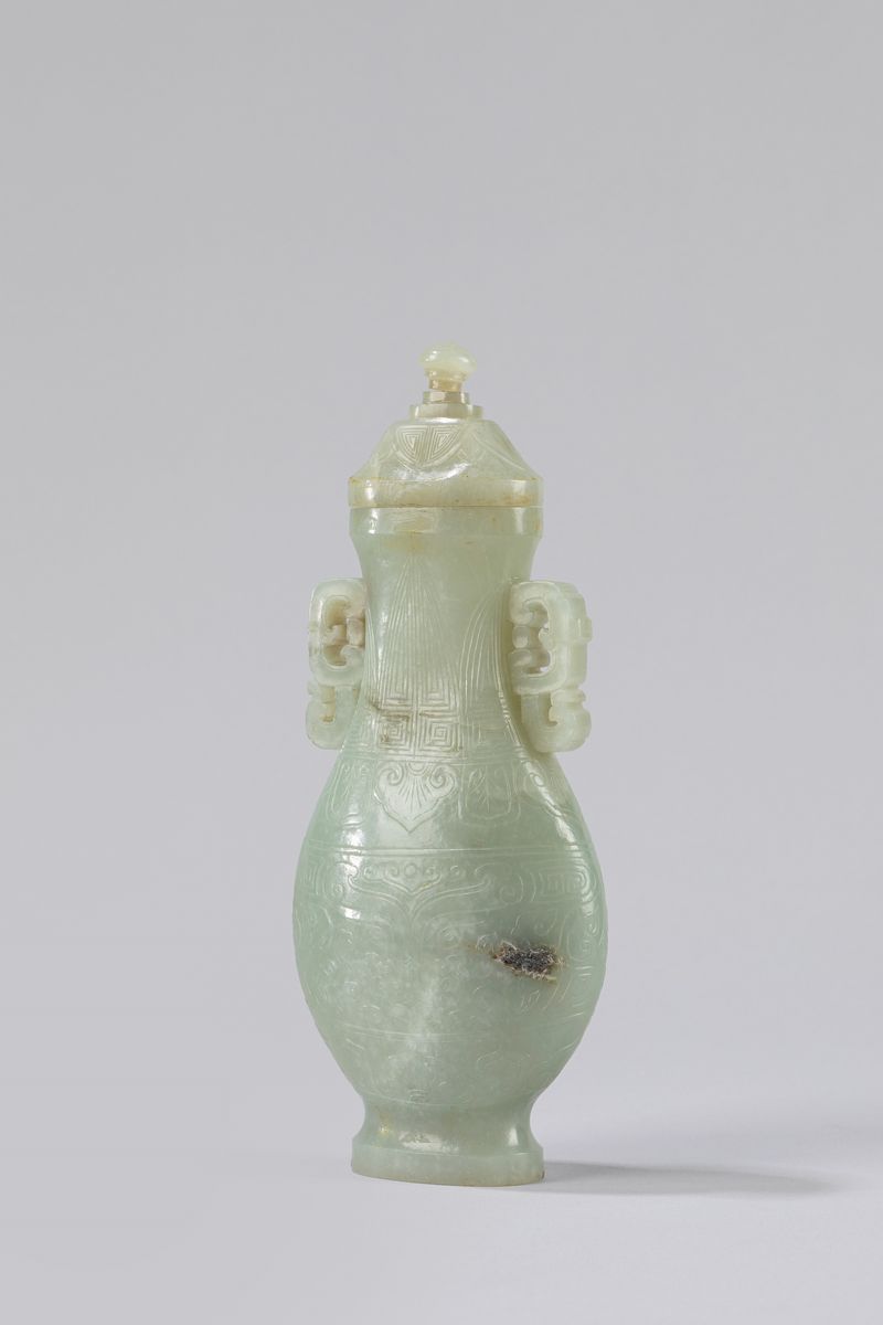 Vasetto in giada celadon con coperchio, Cina, secolo XIX