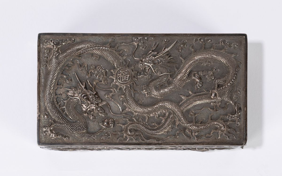 Scatola in argento cesellato e sbalzato, Cina, Canton, seconda metà XIX secolo